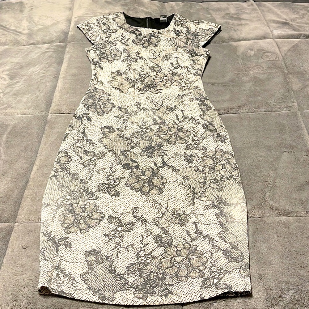Lace pattern pencil dress